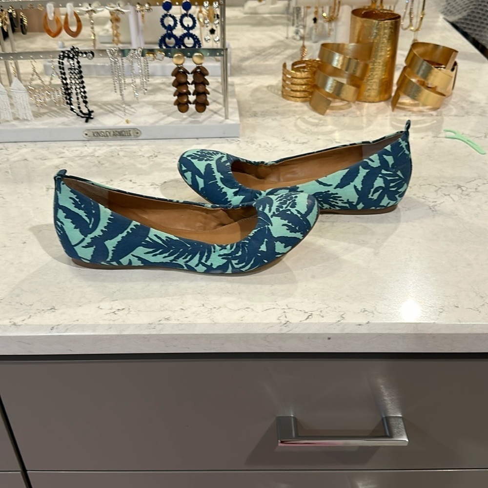 J Crew size 7 women blue leaves patterned flats